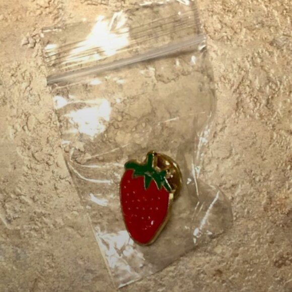 Golden Strawberry Pin Badge - Picture 9 of 16